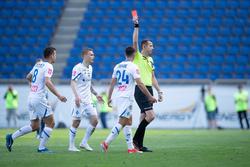 Комитет арбитров УАФ в матче «Днепр-1» — «Динамо» не увидел пенальти на Бражко и назвал правильным удаление Тымчика 
